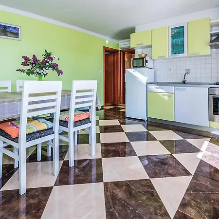 Apartamento 2 Bedroom Nice In *