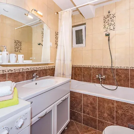 Apartamento 2 Bedroom Nice In *
