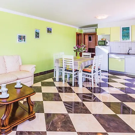 Apartamento 2 Bedroom Nice In Tisno