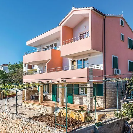 Apartamento 2 Bedroom Nice In *